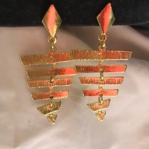 Beautiful earrings, great movement